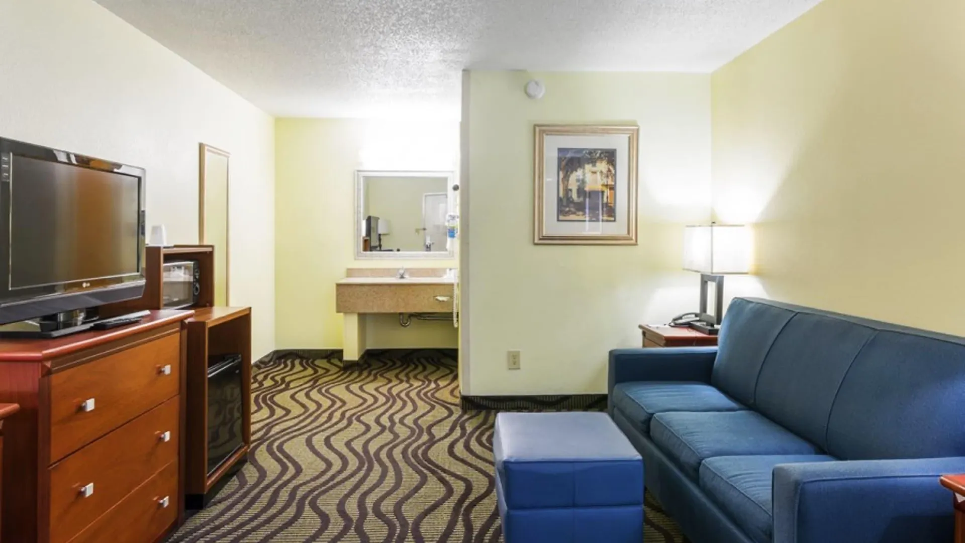 Baymont By Wyndham Savannah Midtown Hotel