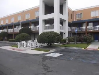 Hotel Baymont By Wyndham Savannah Midtown