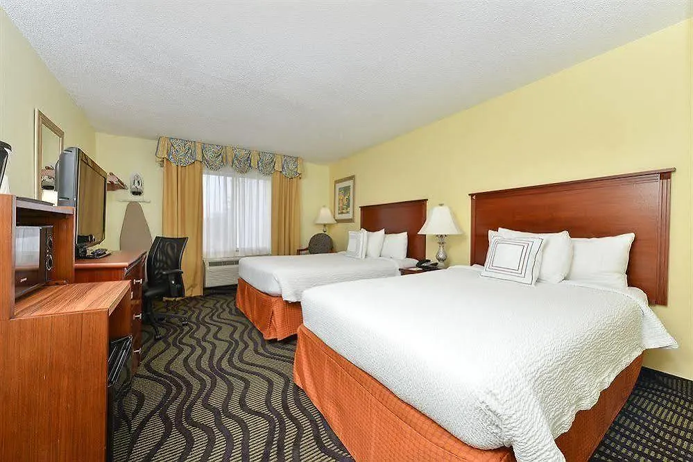 Baymont By Wyndham Savannah Midtown Hotel