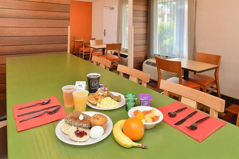 Hotel Baymont By Wyndham Savannah Midtown